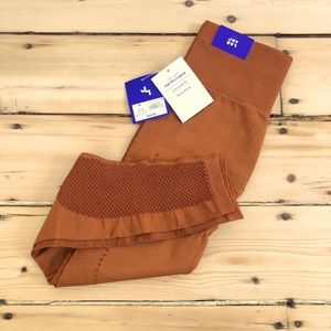 NWT High-Rise Legging